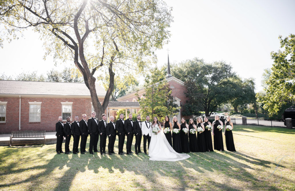 Driskill wedding, Driskill wedding photos, Driskill wedding photographer, Jessica Frey photography, Austin wedding, Austin wedding planner, Austin wedding venue, Eclipse Event Co, navy white wedding ideas, the inviting pear stationery, Simon lee bakery, caddy shack grooms cake, Terrytown United Methodist Church